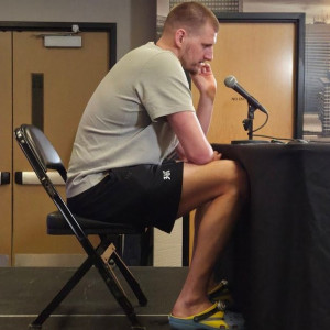 Γιατί μπορεί - Ο Γιόκιτς είχε 23 πόντους, 21 ριμπάουντ, 19 ασίστ και πήγε στη συνέντευξη τύπου έτσι (photo)