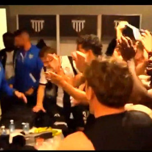 Πάρτι στα αποδυτήρια της Καλαμάτας: «Είναι τρελός ο πρόεδρος» (videos)