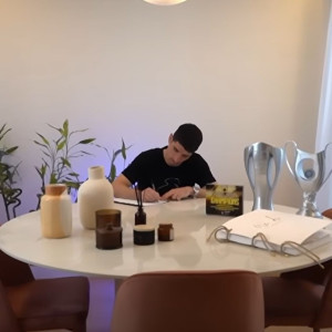 Το γράμμα του Μάνταλου στον γιο του: «Η αγάπη δεν μετριέται με χρόνια, μετριέται με στιγμές» (video)