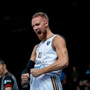 Ο Ερυθρός Αστέρας διασύρθηκε απ' την Dubai BC πριν παίξει με τον Παναθηναϊκό στην Αθήνα