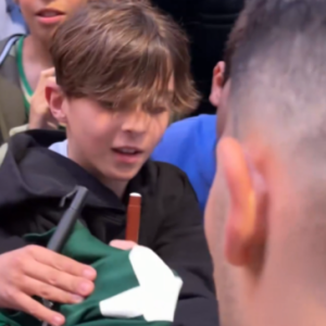 Οι παίκτες του Παναθηναϊκού μοίρασαν... αυτόγραφα και χαμόγελα στη Γλυφάδα (video)