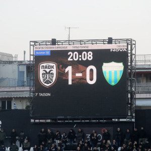 Ανατριχίλα στην Τούμπα - Όλοι όρθιοι στο 20' για το χειροκρότημα στον Κλεομένη