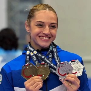 Το φυσικό μεταλλικό νερό ΒΙΚΟΣ στηρίζει την αθλήτρια Κατερίνα Παπαδιώτη