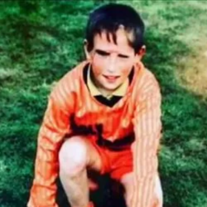 Τον εγκατέλειψαν μωρό σε μοναστήρι, τον αποκαλούσαν φρικιό και αυτός έγινε ένας από τους καλύτερους ποδοσφαιριστές στον κόσμο