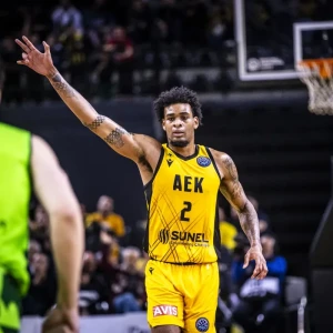 Με Μπράουν η 12άδα της ΑΕΚ για τον «τελικό» πρωτιάς κόντρα στην Άλμπα Βερολίνου