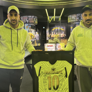 Συγκινητική στιγμή - Στο Μουσείο της ΑΕΚ η φανέλα του Παντελή Παντελίδη από το κύπελλο του 2016 (photos)