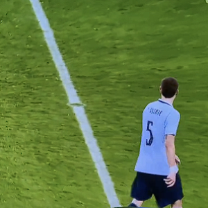 Tρομερό περιστατικό στο Γουέμπλεϊ - Ο διαιτητής έδειξε δύο κίτρινες στον Ουγκάρτε αλλά δεν... αποβλήθηκε