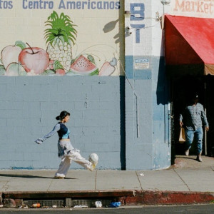 Την λένε Τζανέλα και με τη μπάλα στα πόδια κάνει… θαύματα - Το ταλέντο της έγινε ντοκιμαντέρ (video)