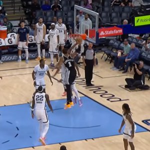 Ο Γουεμπανιαμά σκόρπισε τον... τρόμο και κατέκτησε το Top 10 του ΝΒΑ (video)