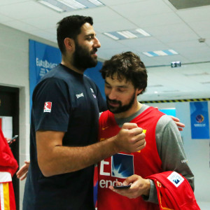 «EuroLeague by Night»: Το δώρο του Σέρχιο Γιούλ στον Γιάννη Μπουρούση (video)