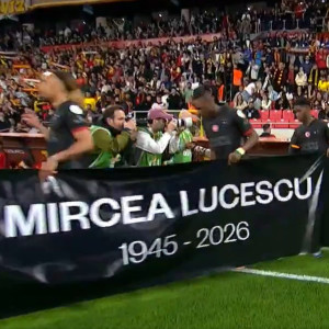 Συγκλονιστική κίνηση από τη Γαλατασαράι: Σήκωσαν πανό και φόρεσαν μπλούζες με τον Μιρτσέα Λουτσέσκου (video)