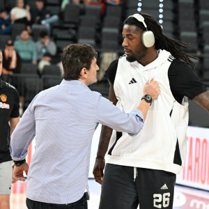 Στη Roig Arena μέσα σε αποθέωση ο Γιαννακόπουλος - Το εγκάρδιο τετ α τετ με τον Λεσόρ (vid)