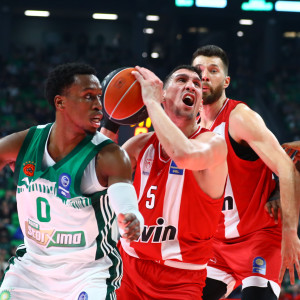 Η επιστροφή της... κόμπρας: Τι προσέφερε στον Ολυμπιακό ο Λαρεντζάκης κόντρα στον Παναθηναϊκό