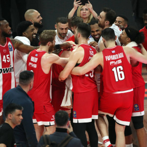 Το φατούρο των παικτών του Ολυμπιακού στον Λαρεντζάκη μετά τη νίκη κόντρα στον Παναθηναϊκό (video)