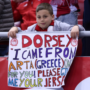 «Τρέλα» για Ντόρσεϊ στη Βουλγαρία: Φίλος του Ολυμπιακού ταξίδεψε από την Άρτα για να τον δει