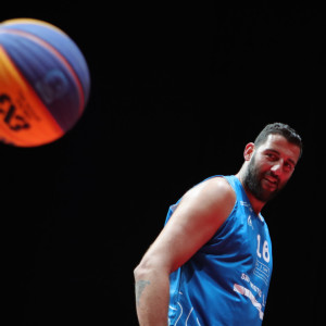 O Γιάννης Μπουρούσης απαντά σε πασχαλινά διλήμματα και σας εύχεται Καλή Ανάσταση! (video)