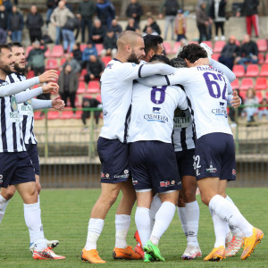 Σοκαριστική αποκάλυψη από πρώην παίκτη της Super League: «Στην Ελλάδα, κάναμε μπάνιο με αρουραίους να περνούν ακριβώς από δίπλα μας»