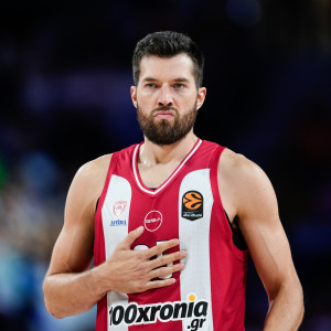 Η Ρεάλ Μαδρίτης παραμένει στο κόλπο για την απόκτηση του Άλεκ Πίτερς