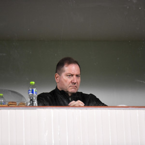 Έξαλλος ο Νταβέλης με τους παίκτες της ΑΕΛ Novibet: «Αρκετά με το σκωτσέζικο ντους όσων δεν σέβονται την ομάδα»