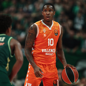 Βαλένθια ή ΝΒΑ: Ο Μουρ παραμένει «Νυχτερίδα» με... ειδικό όρο