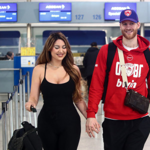 Ο Γουόκαπ, η σύζυγός του και το σκυλάκι τους πήγαν για... προπόνηση στο ΣΕΦ το Μεγάλο Σάββατο