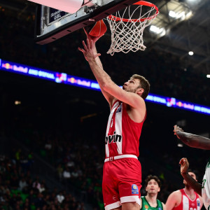 Γιατί εξερράγη ο Βεζένκοβ στη φυσούνα του T-Center στο ημίχρονο