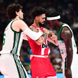 Ολυμπιακός: «Κακώς αποβλήθηκε ο Ντόρσεϊ, δεν έχει κάνει την παραμικρή κίνηση να χτυπήσει τον Ναν»