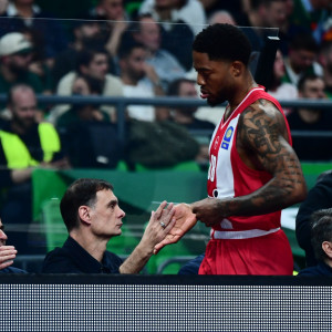 Το ιατρικό πόρισμα για τον Ταϊρίκ Τζόουνς: Τόσο θα μείνει εκτός δράσης ο σέντερ του Ολυμπιακού