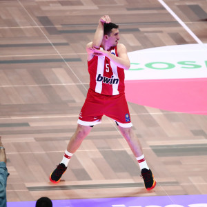 Η επιστροφή της... κόμπρας: Τι προσέφερε στον Ολυμπιακό ο Λαρεντζάκης κόντρα στον Παναθηναϊκό