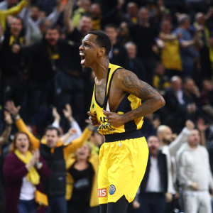 Βασίλισσα με φούμο