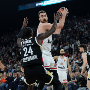 Ο Ολυμπιακός πέρασε από τη Λυών και ανέβηκε στην κορυφή της Euroleague