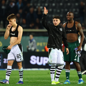 Αντίπαλοι για 90 λεπτά: Κωνταντέλιας και Τεττέη αντάλλαξαν φανέλες μετά το ΠΑΟΚ - Παναθηναϊκός