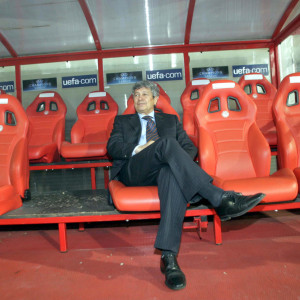 «Θα σε αγαπάμε για πάντα»: Συγκλονιστικές στιγμές στο λαϊκό προσκύνημα του Μιρτσέα Λουτσέσκου (video)