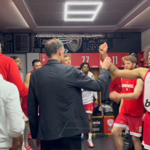 Μπαρτζώκας στους παίκτες του Ολυμπιακού: «Εξαιρετική εμφάνιση»