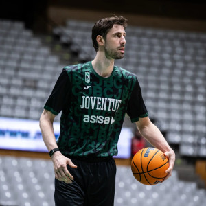 Μια μέρα νωρίτερα στην Αθήνα η Μπανταλόνα ενόψει ΑΕΚ - Τα δεδομένα για Μπιργκάντερ και Τόμιτς