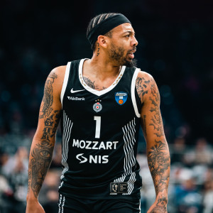 Ο Καρλίκ Τζόουνς υπέγραψε το «χρυσό» συμβόλαιο και μένει στο Βελιγράδι