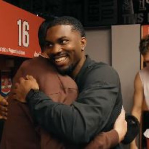 Ο Κίναν Έβανς «μπούκαρε» στα αποδυτήρια του Ολυμπιακού: Η έκπληξη του Αμερικανού στους συμπαίκτες του