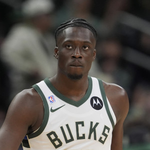 Ντεμπούτο με πόντους για τον Άλεξ Αντετοκούνμπο στο NBA - «Τώρα μπορώ να αποσυρθώ», φώναζε ο Γιάννης (video)