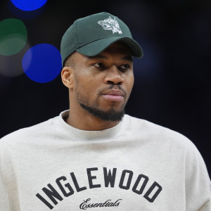 Εκπρόσωπος του NBA «αδειάζει» τον Γιάννη: «Αρνήθηκε να προπονηθεί»