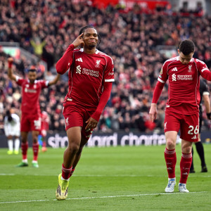 Με «αύρα» Ενγκουμόα η Λίβερπουλ επέστρεψε στις νίκες και πάει για το... θαύμα κόντρα στη Παρί