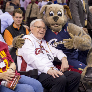 Ο Γουόρεν Μπάφετ θα γευματίσει με τον Στέφεν Κάρι για φιλανθρωπικό σκοπό