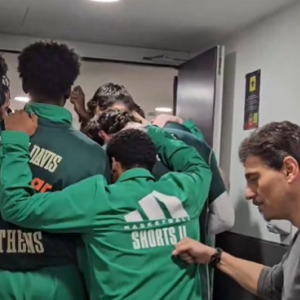 Στα αποδυτήρια ο Γιαννακόπουλος για να εμψυχώσει τους παίκτες του Παναθηναϊκού (video)