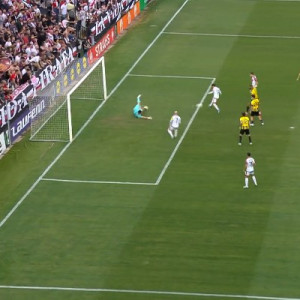 Ο Στρακόσια δεν έδιωξε αποτελεσματικά, ο Λόπεθ εύκολα το 2-0 (video)