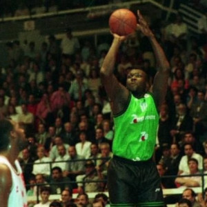 Ο Παναθηναϊκός απάντησε στην Μπανταλόνα με το σουτ νίκης του Κορνίλιους Τόμσον κόντρα στον Ολυμπιακό το 1994