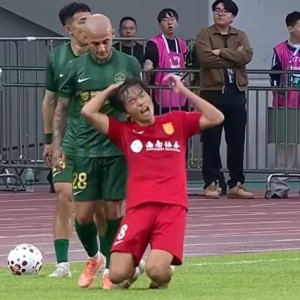 Πρώην παίκτης του ΠΑΟΚ κινδυνεύει με βαριά «καμπάνα» επειδή τράβηξε αντίπαλο από τα μαλλιά