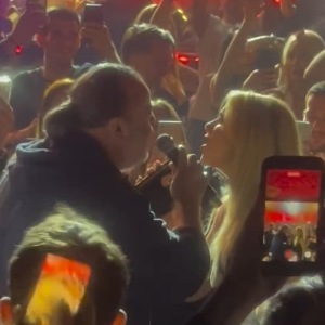 Ο Ηλιόπουλος τραγούδησε ντουέτο με τη Ζόζεφιν μετά το μεγάλο «διπλό» της ΑΕΚ στο Φάληρο (video)