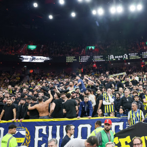Χάος στο Μόναχο: Οι οπαδοί της Φενέρμπαχτσε πιάστηκαν στα χέρια στις κερκίδες του SAP Garden (video)