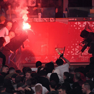 Πώς ξεκίνησαν τα επεισόδια στο Βελιγράδι - Οπαδοί του Αστέρα παίρνουν θέσεις μάχης απέναντι στην αστυνομία (video)