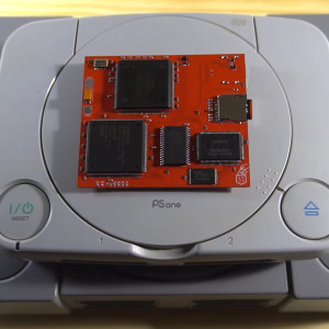 Κάποιος έφτιαξε ένα υβριδικό PlayStation συνδυάζοντας διάφορες εκδόσεις της κονσόλας!