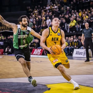 Η... απάντηση της ΑΕΚ στις διαμαρτυρίες της Μπανταλόνα: «Εσείς βλέπετε βήματα, εμείς 3 φάουλ» (video)